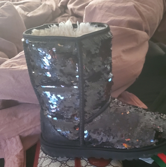 Boots - Picture 4 of 4